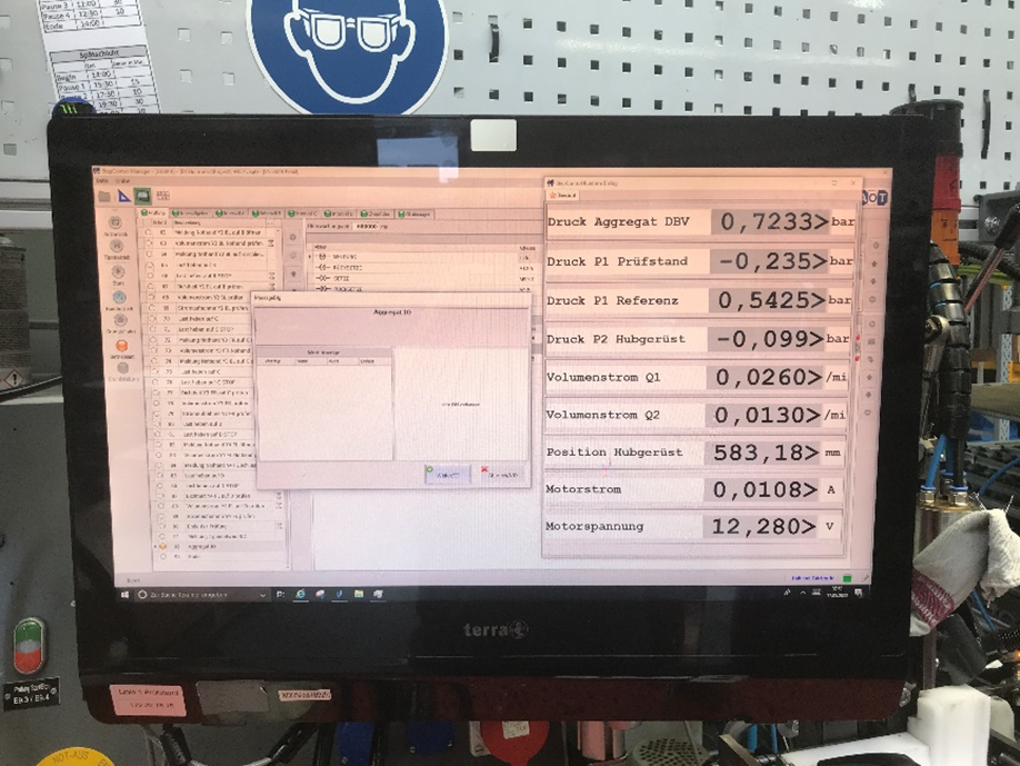Monitor mit verschiedenen Prozesswerten